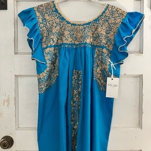 Boutique embroidered Mexican blouse NWT